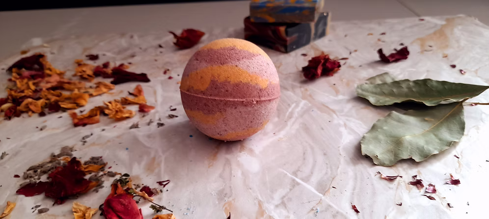 Mercury Bubble Bath Bomb Berry 150g - Image 3