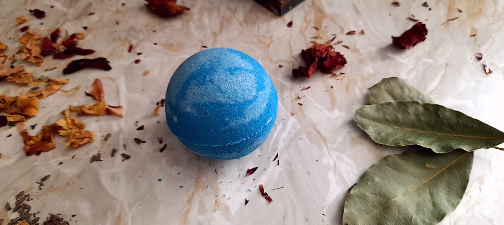 Uranus Bubble Bath Bomb Eucalyptus & Peppermint 150g - Image 3